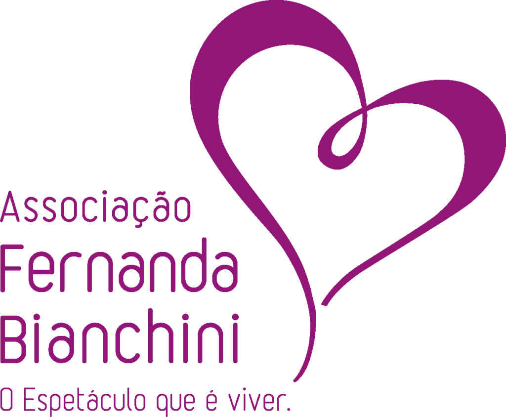 Logo da Associação Fernanda Bianchini, com um coração roxo estilizado e o texto: Associação Fernanda Bianchini – O espetáculo que é viver